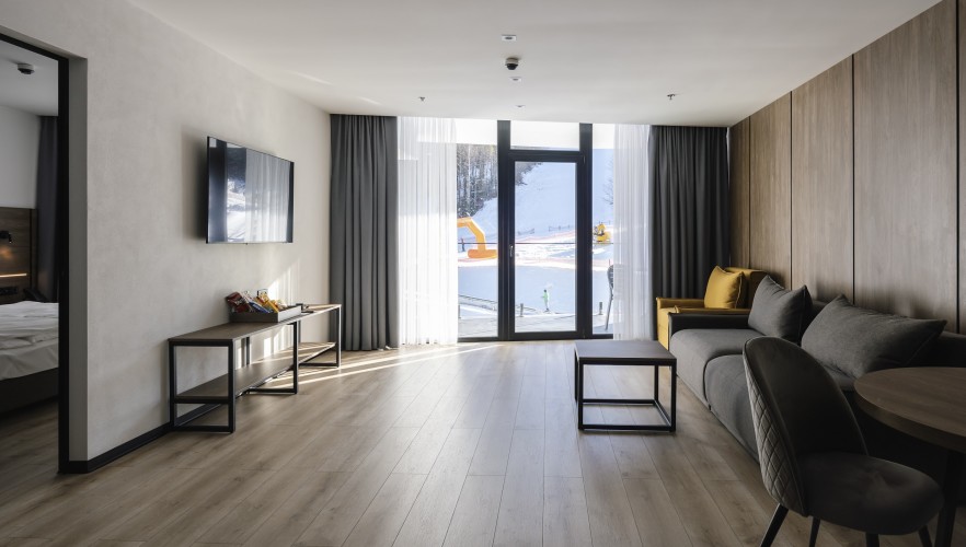 Suite with Mountain View